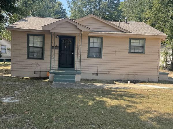 2 W MALCOMB Street , Pine Bluff, AR 71602
