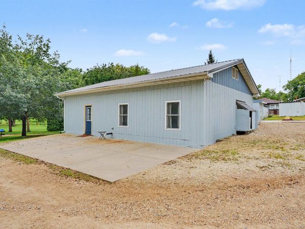 9091 River Lane, Dubuque, IA 52003