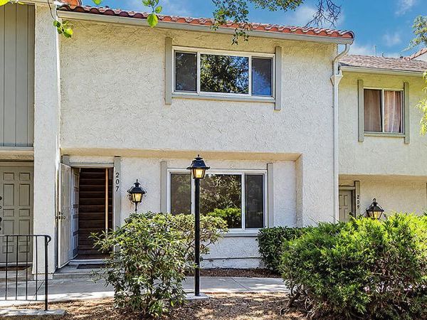 207 Green Heath Place, Thousand Oaks, CA 91361