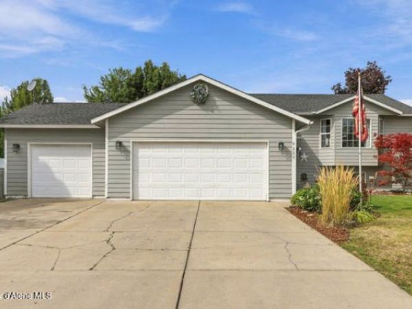 8509 N Maple ST, Hayden, ID 83835