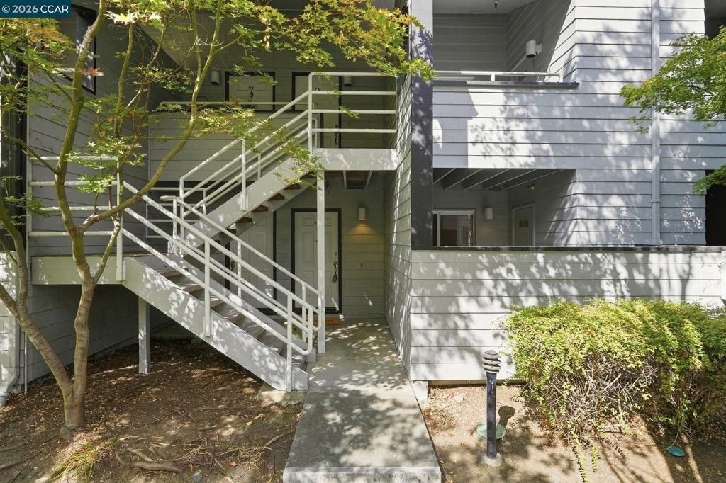 3193 Wayside Plz, Unit 25, Walnut Creek, CA 94597 Main Photo