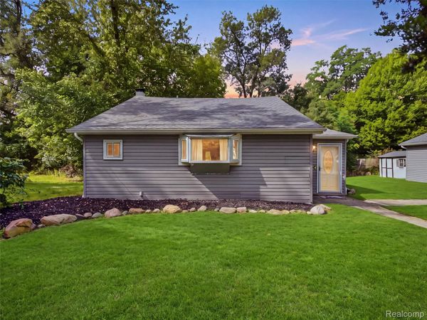 592 Overlook Street , White Lake Township, Mi 48386