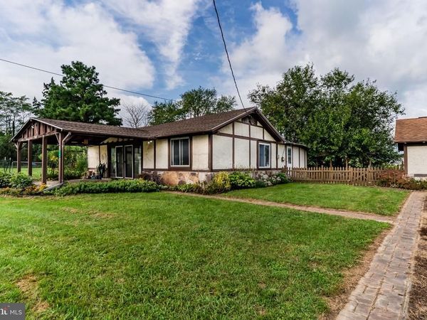 3180 SPRING ROAD, CARLISLE, PA 17013