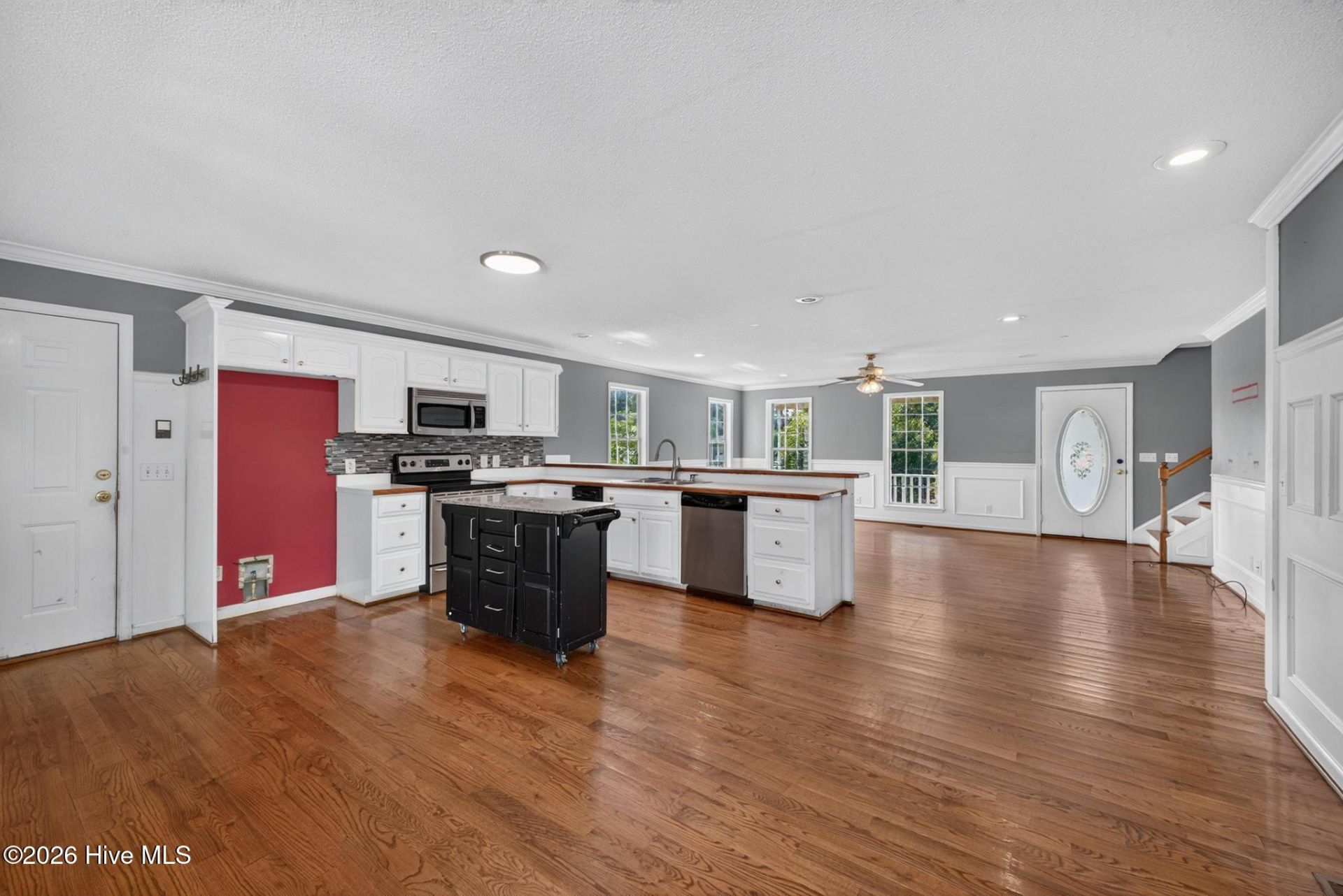 1072 Meadow Lane  Photo 11