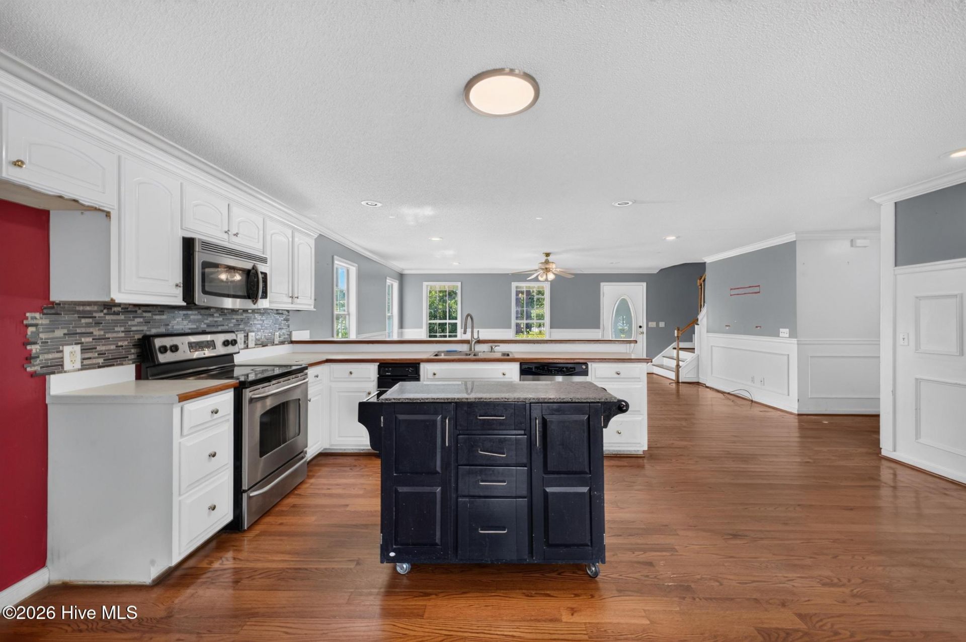 1072 Meadow Lane  Photo 12
