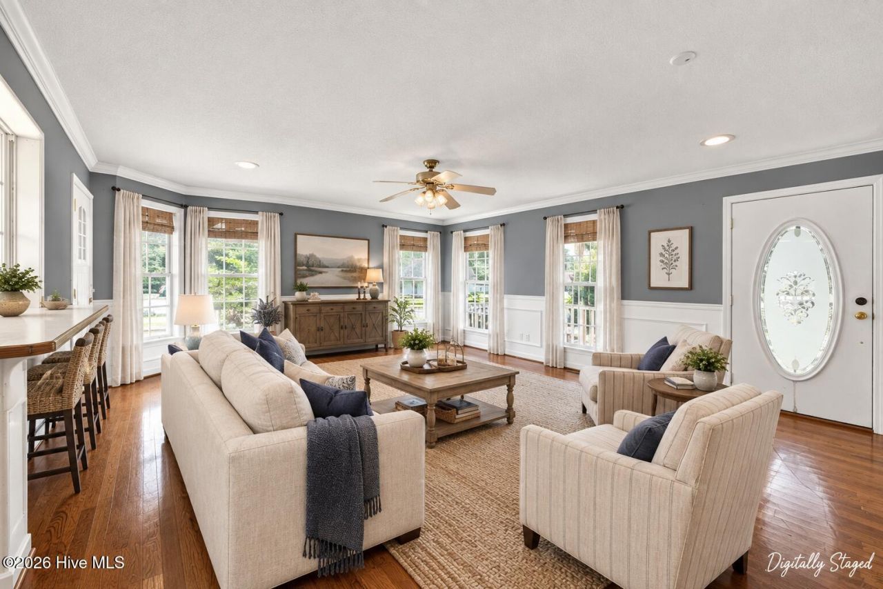 1072 Meadow Lane  Photo 15