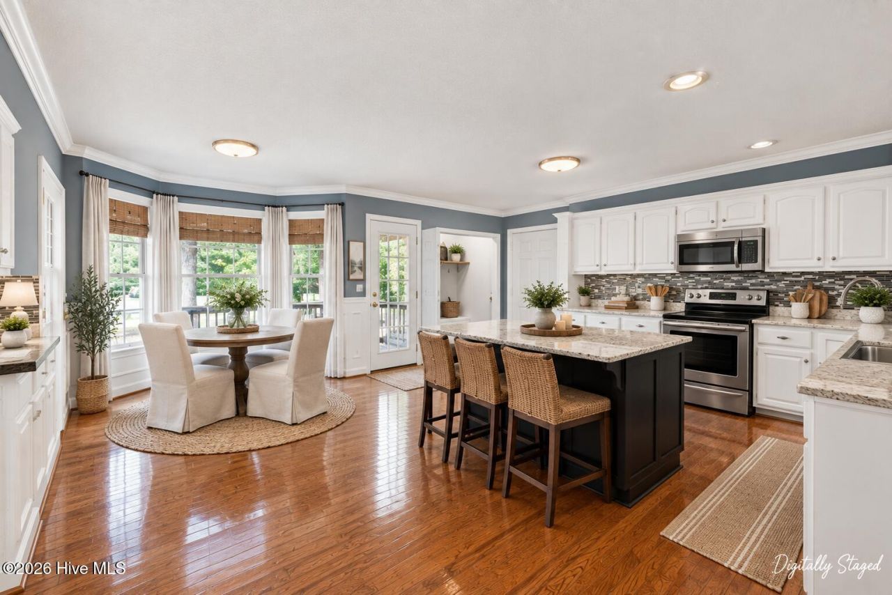 1072 Meadow Lane  Photo 16