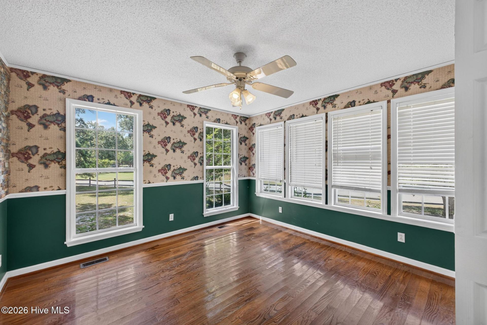 1072 Meadow Lane  Photo 19