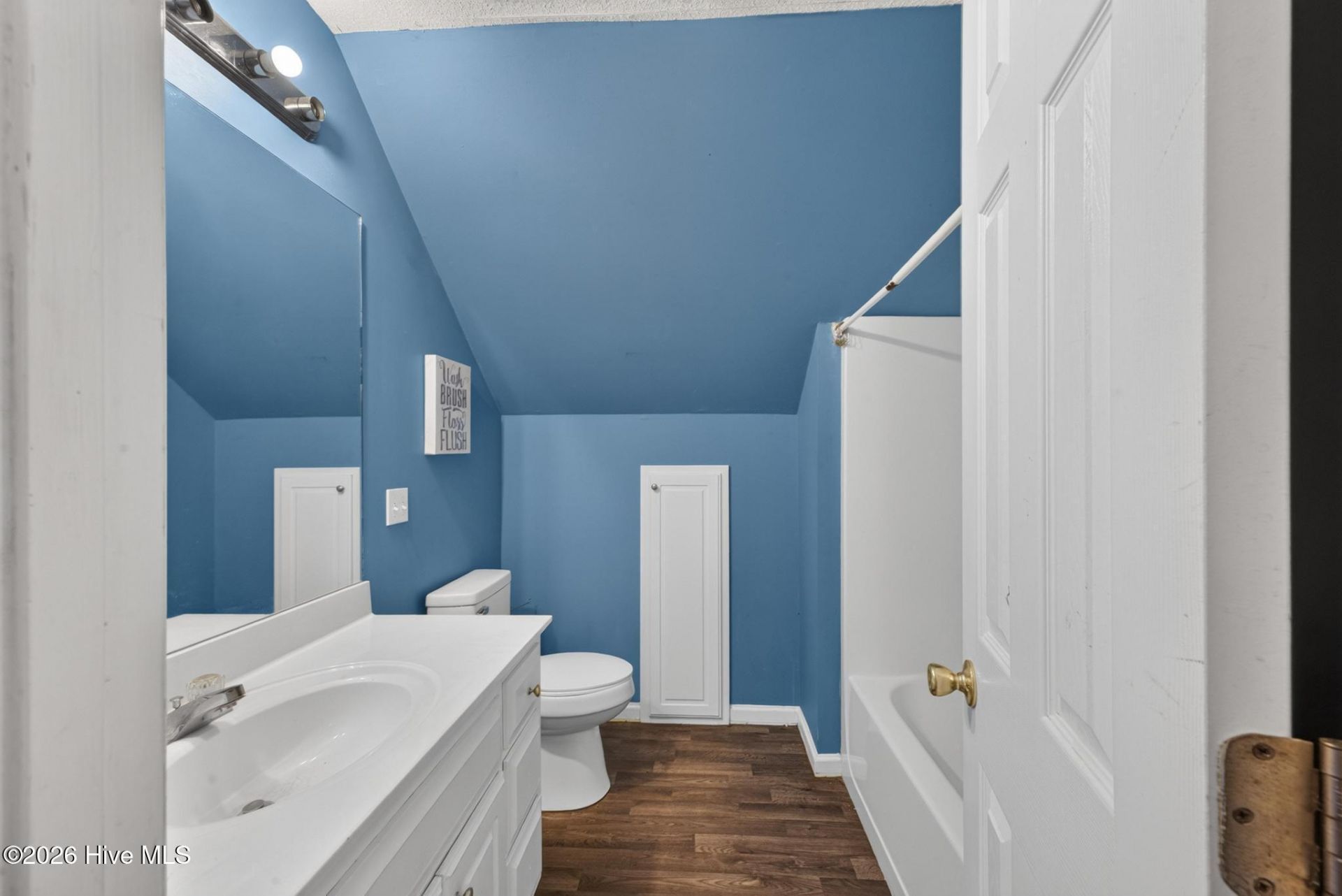 1072 Meadow Lane  Photo 32