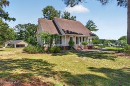 1072 Meadow Lane  photo 4