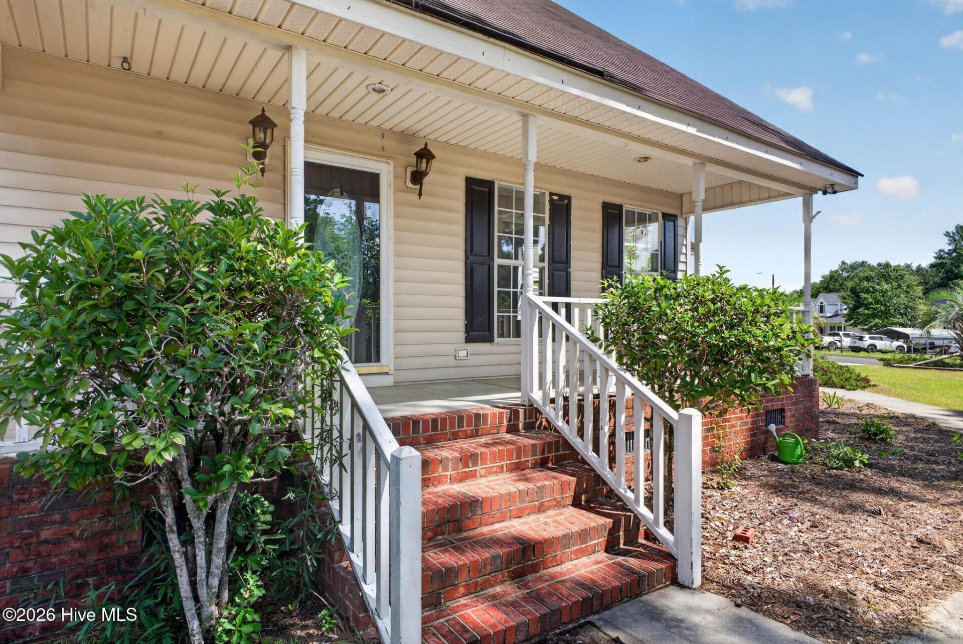 1072 Meadow Lane  Photo 7