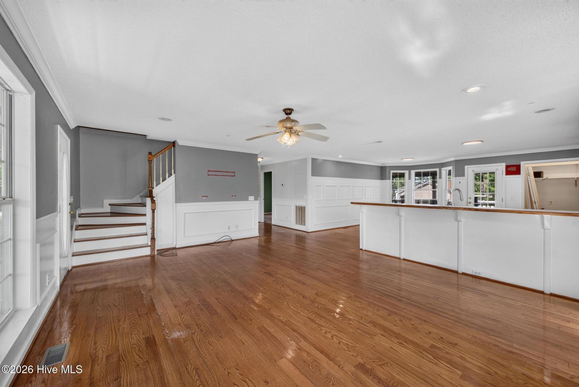 1072 Meadow Lane  Photo 9