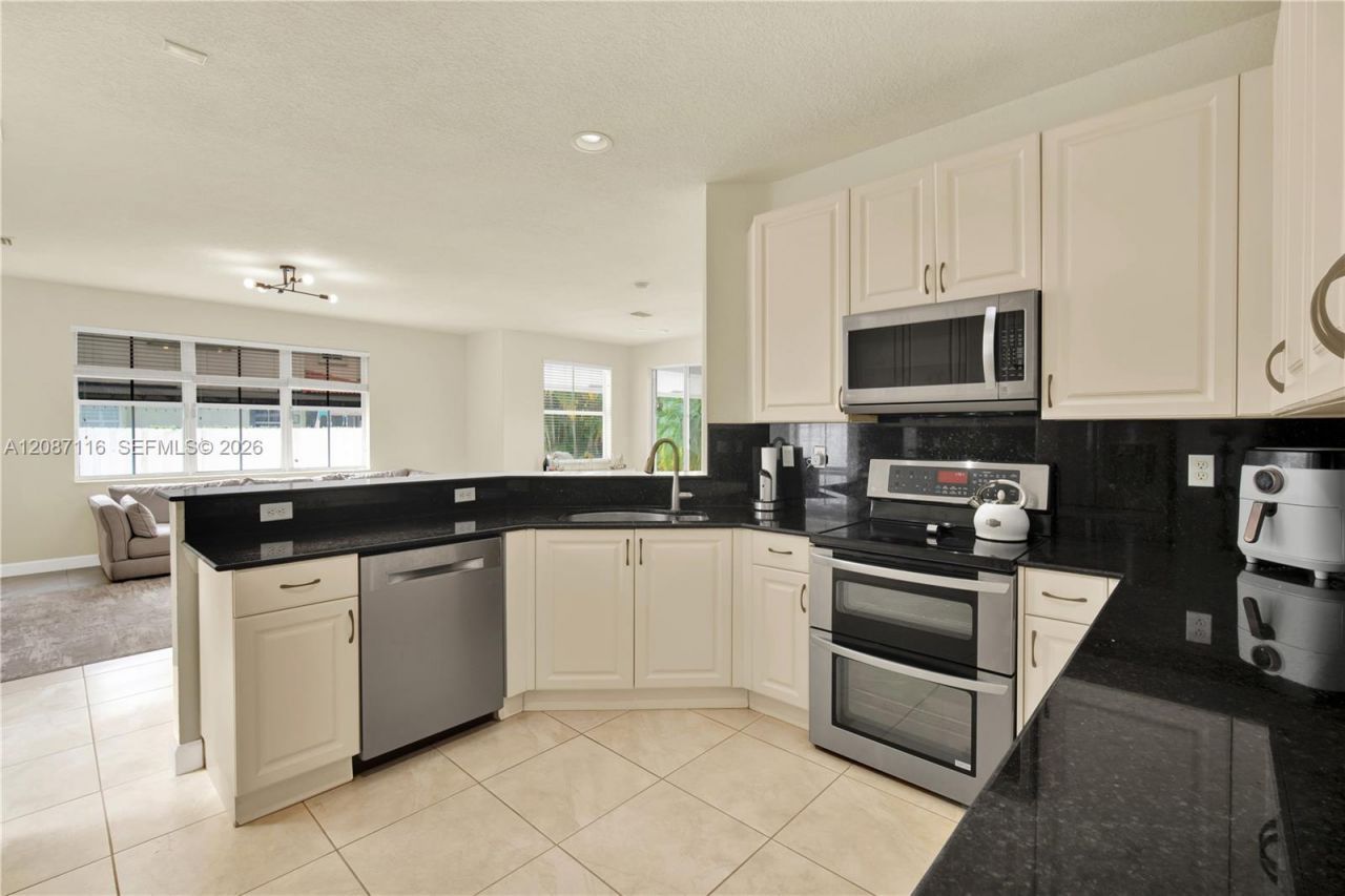 8324 NW 115th Ct, Unit 8324, Doral, FL 33178 Photo