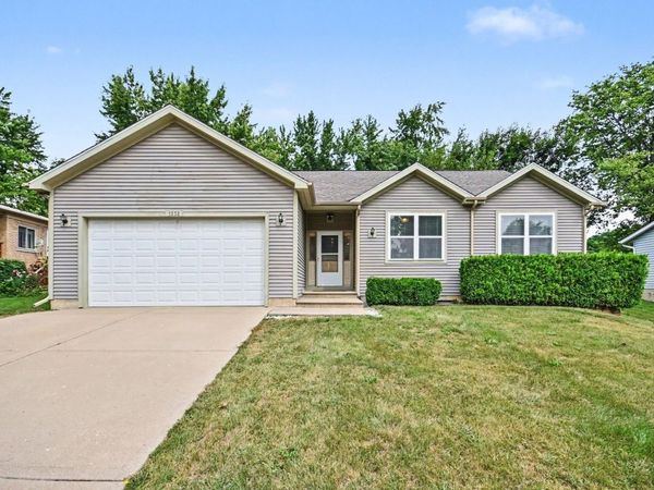 1232 Lakewood Drive, Somonauk, IL 60552
