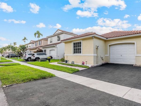17251 NW 6th St , Pembroke Pines, FL 33029