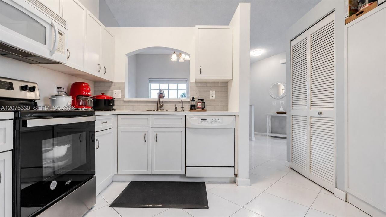 17251 NW 6th St, Pembroke Pines, FL 33029 Photo