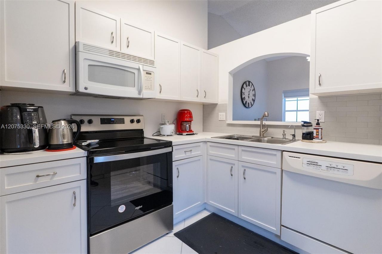 17251 NW 6th St, Pembroke Pines, FL 33029 Photo