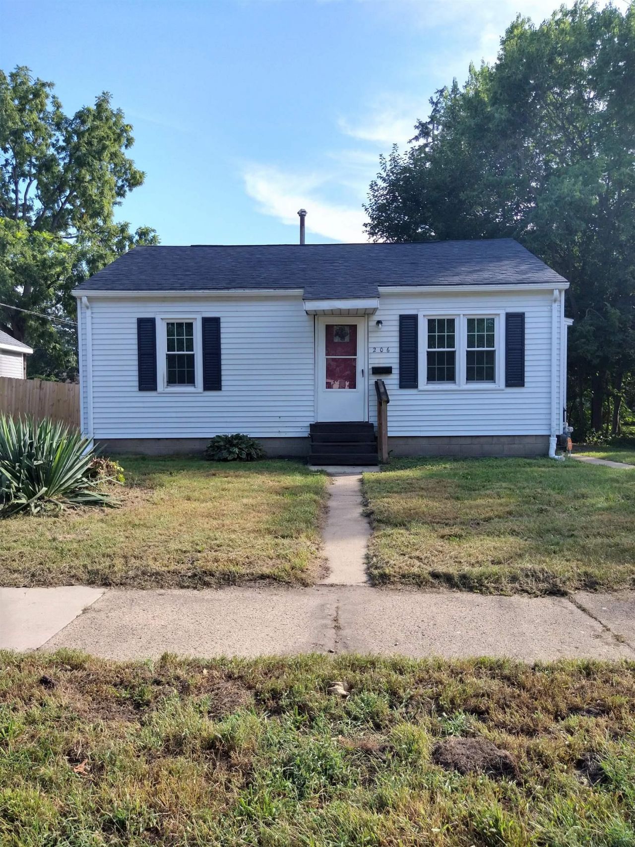 206 Polk Street, Waterloo, IA 50703 Main Photo