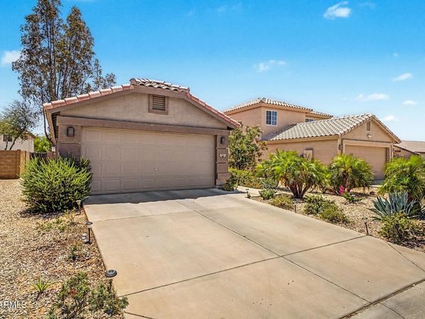 985 E Stardust Way, San Tan Valley, AZ 85143