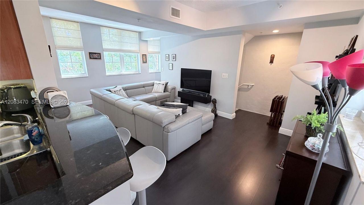 3232 SW 22nd Ter, Unit 113, Miami, FL 33145 Photo