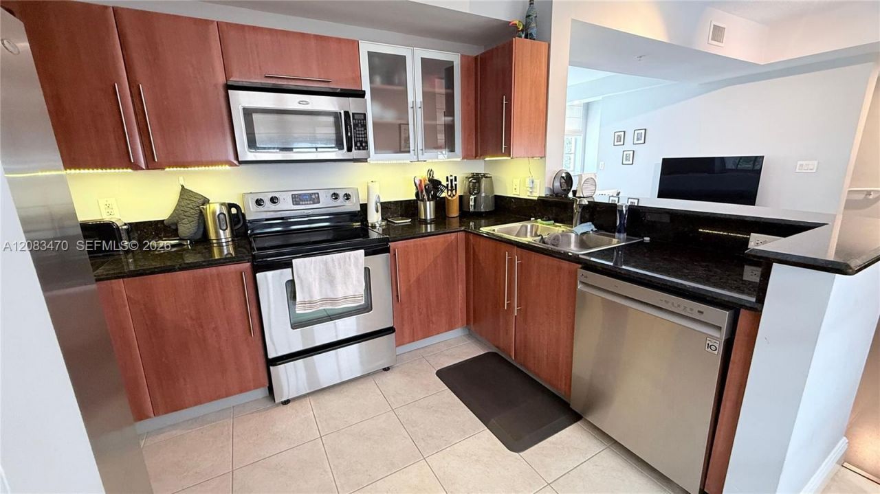 3232 SW 22nd Ter, Unit 113, Miami, FL 33145 Photo