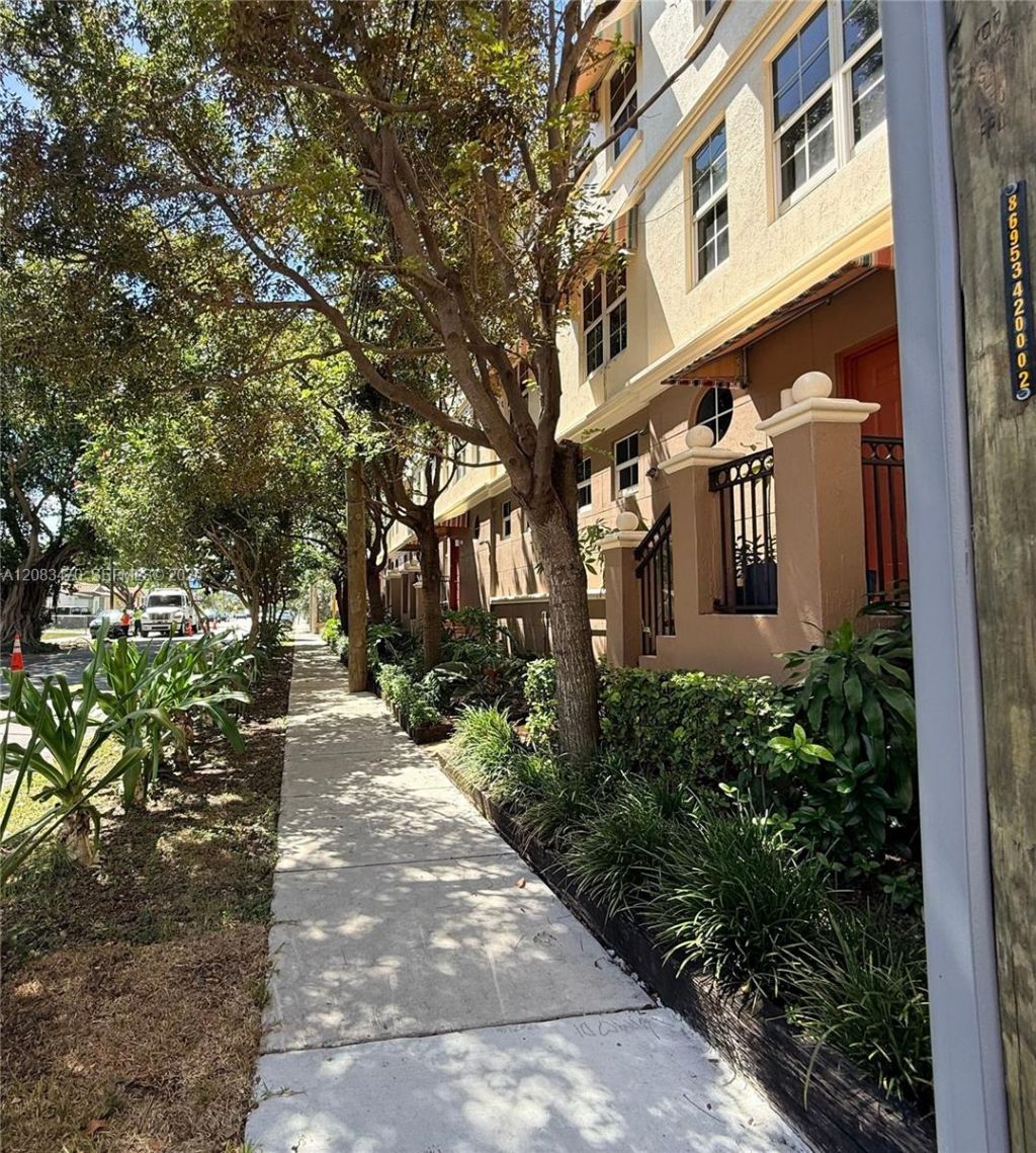 3232 SW 22nd Ter, Unit 113, Miami, FL 33145 Photo