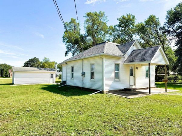 1802 Grand Avenue , Emmetsburg, IA 50536