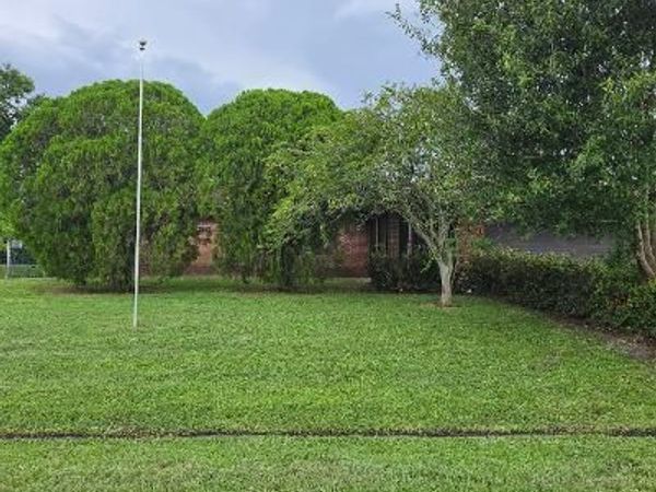 1400 SE LADNER Street SE, Port St. Lucie, FL 34983