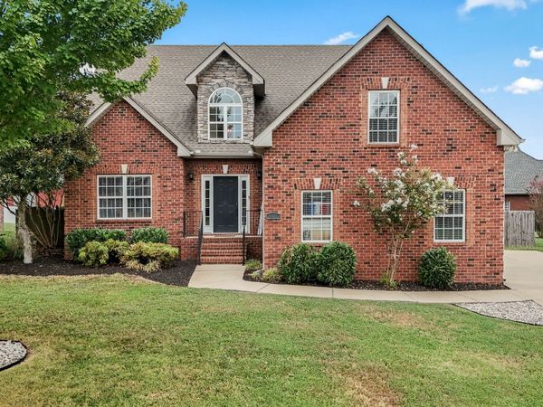 1921 Walking Dr, Murfreesboro, TN 37130
