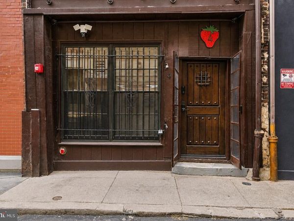 4 S STRAWBERRY STREET, PHILADELPHIA, PA 19106