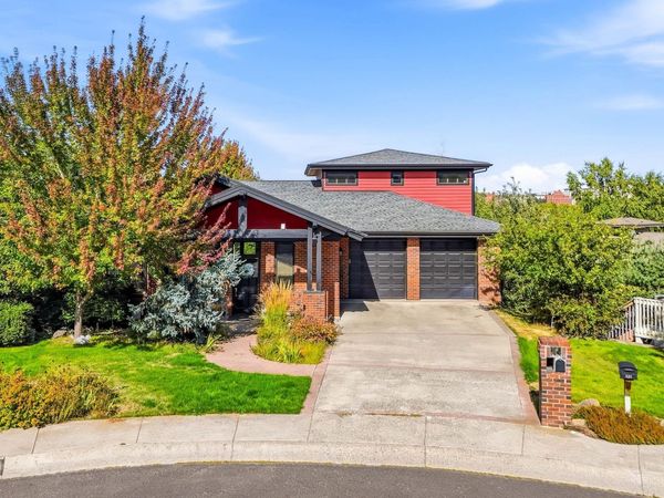 620 SE Edge Knoll Dr, Pullman, WA 99163