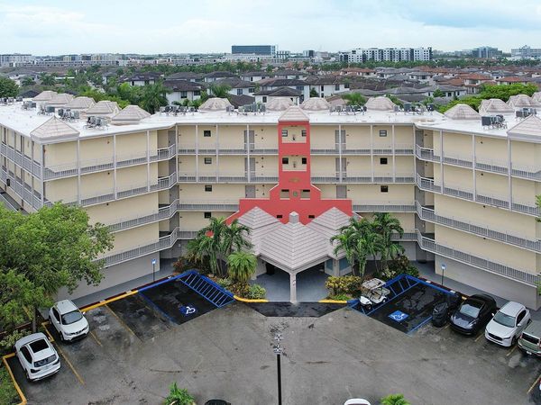 8290 LAKE Drive, Unit 250, Doral, FL 33166