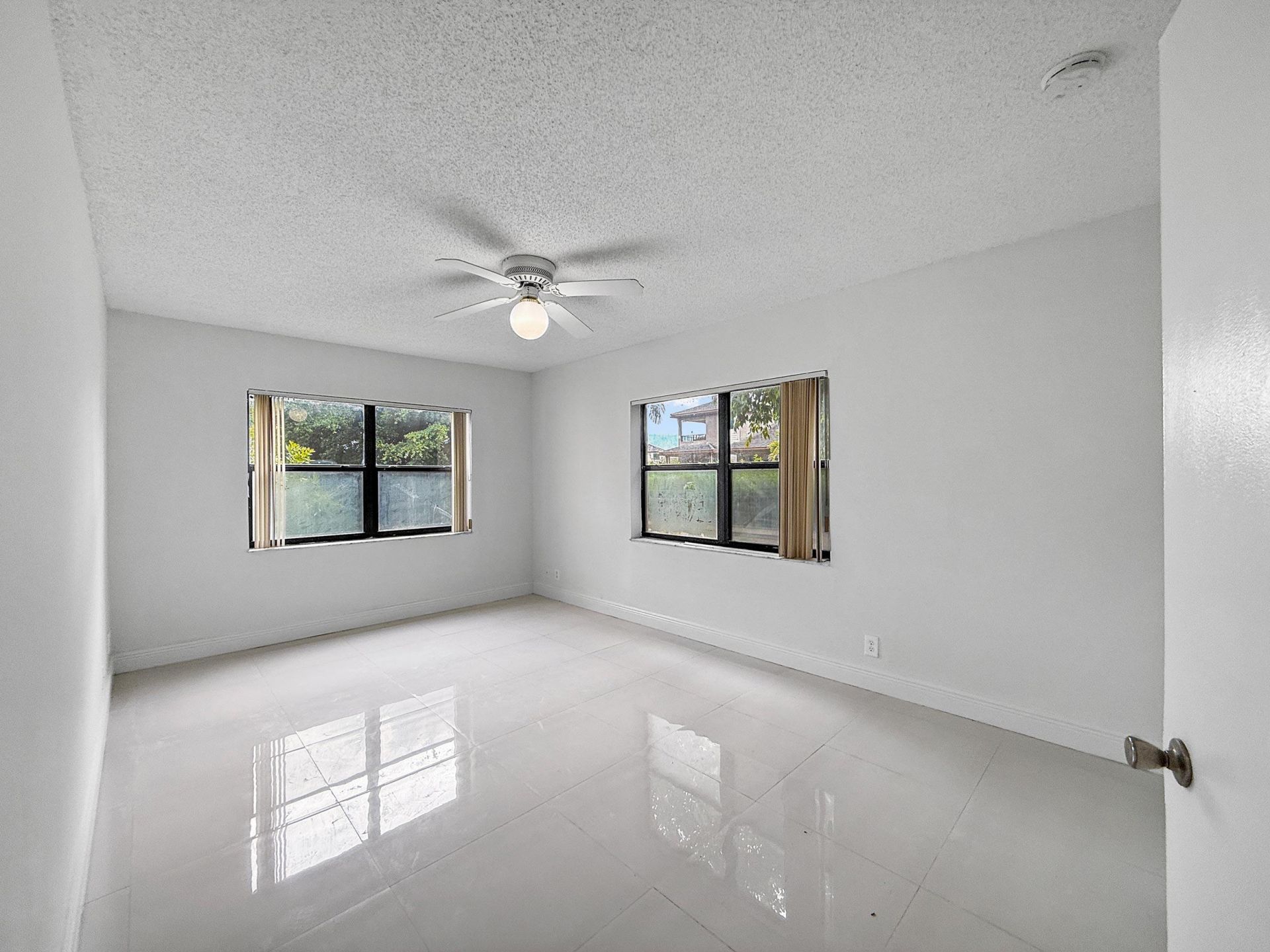 8290 Lake Drive, Unit 250, Doral, FL 33166 Photo