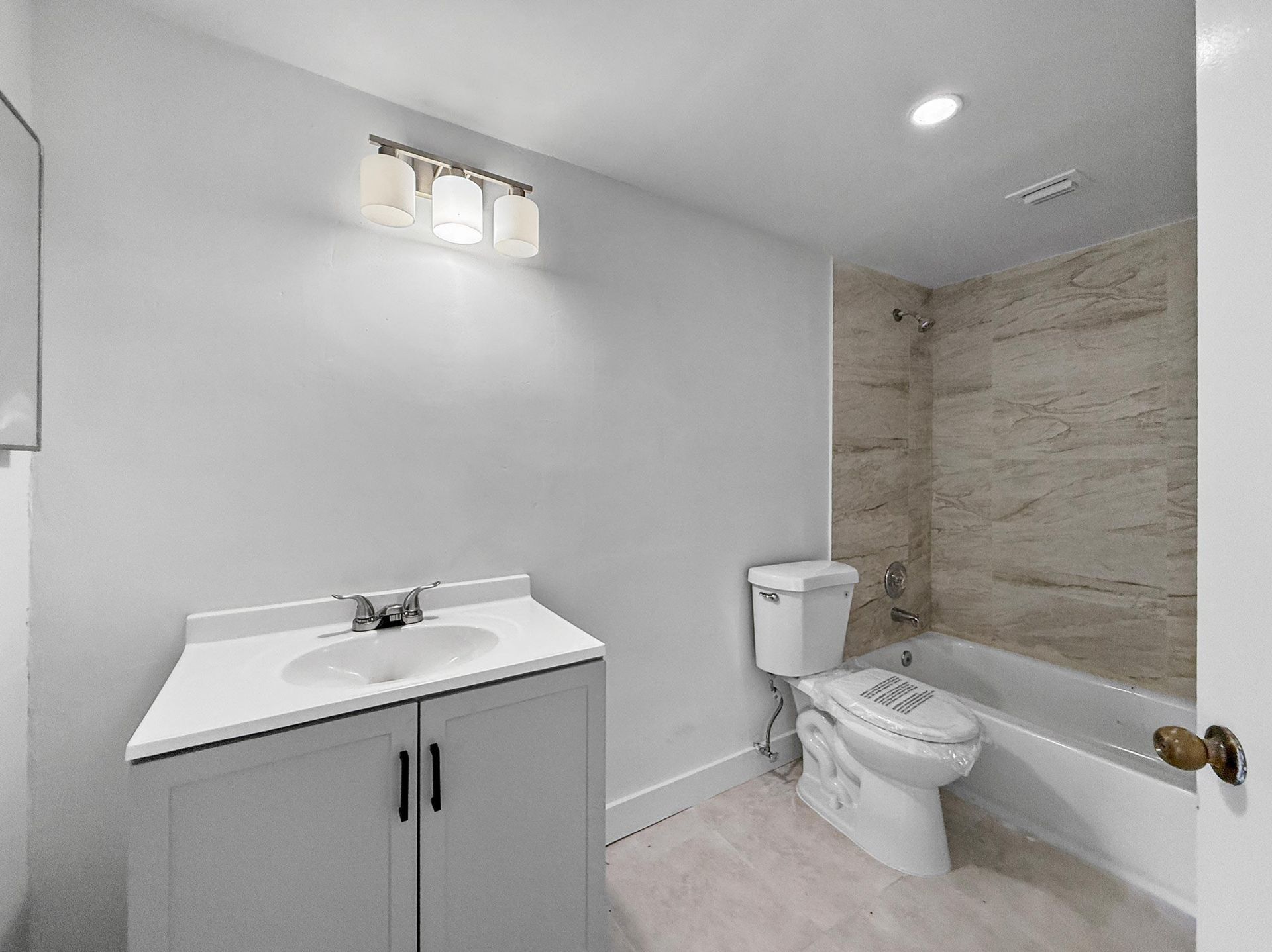 8290 Lake Drive, Unit 250, Doral, FL 33166 Photo