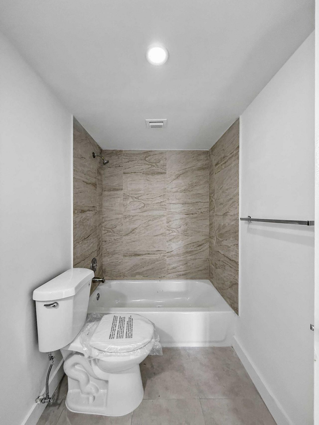 8290 Lake Drive, Unit 250, Doral, FL 33166 Photo