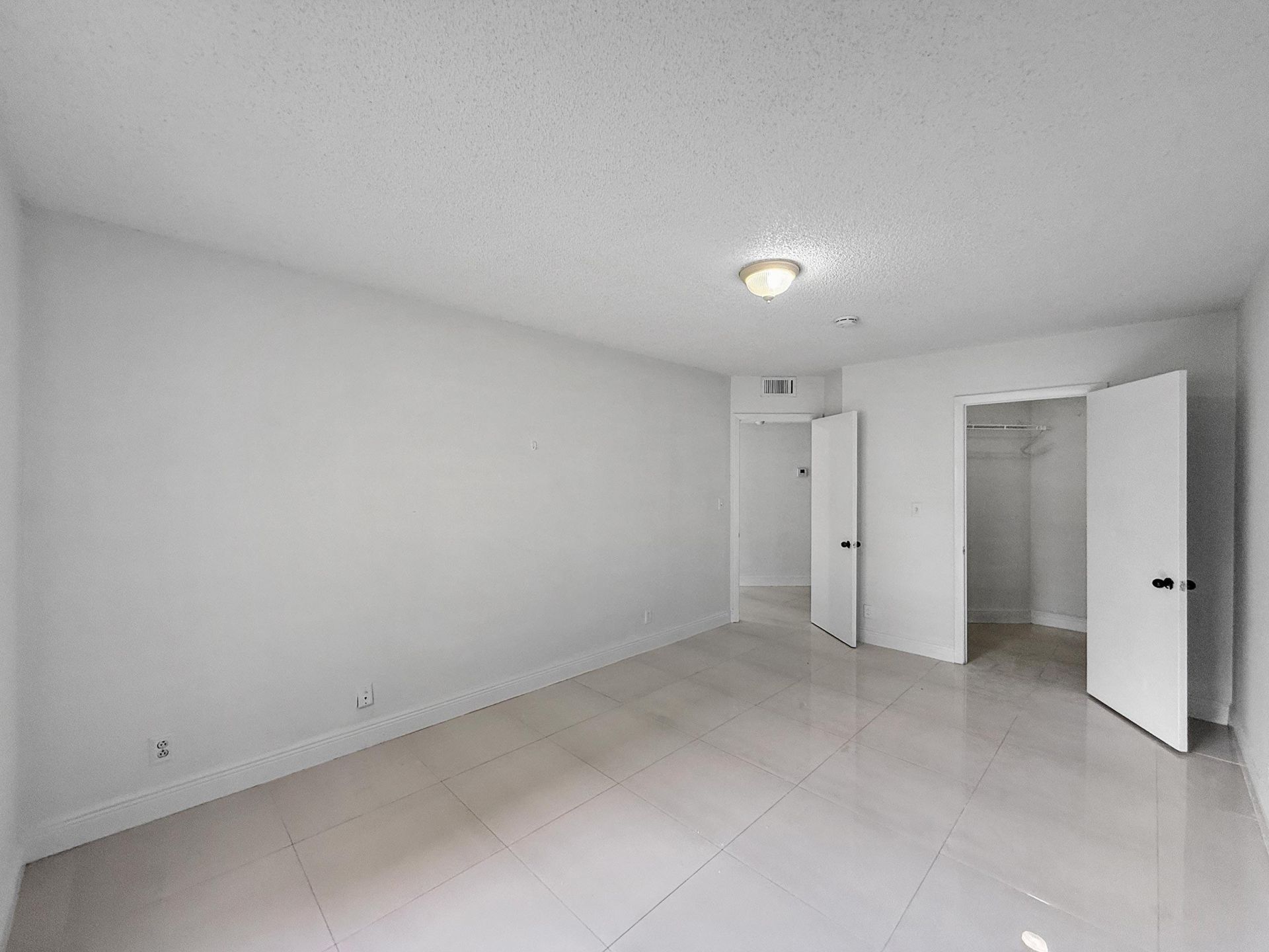 8290 Lake Drive, Unit 250, Doral, FL 33166 Photo