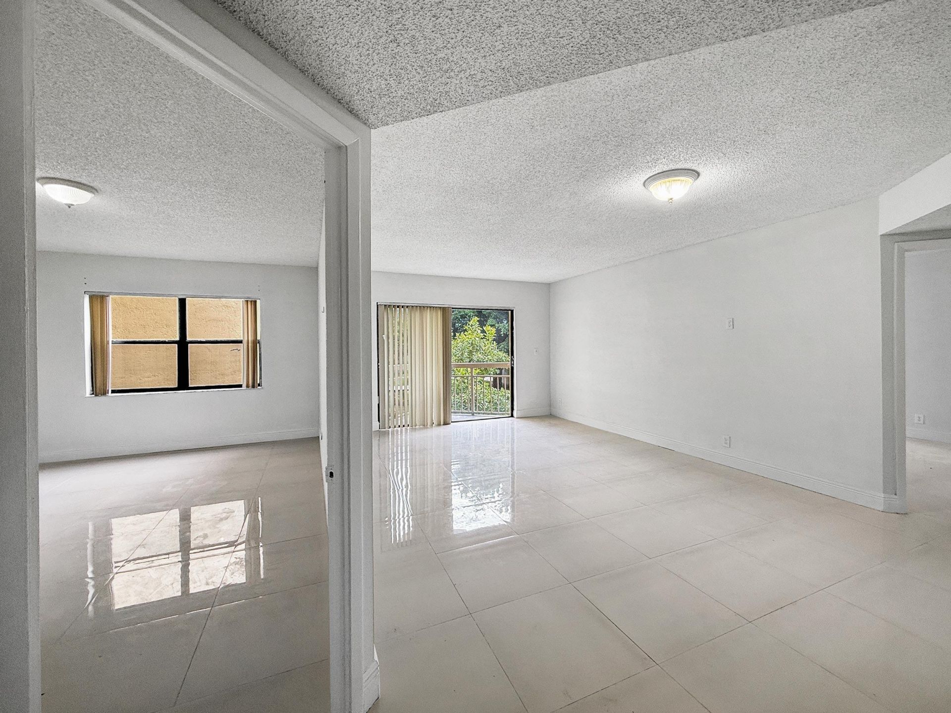 8290 Lake Drive, Unit 250, Doral, FL 33166 Photo