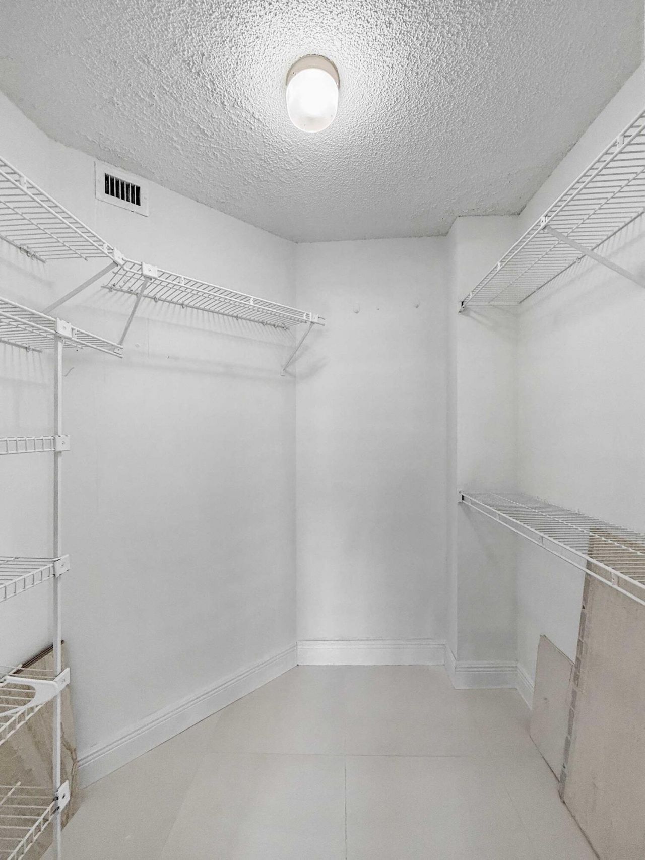 8290 Lake Drive, Unit 250, Doral, FL 33166 Photo