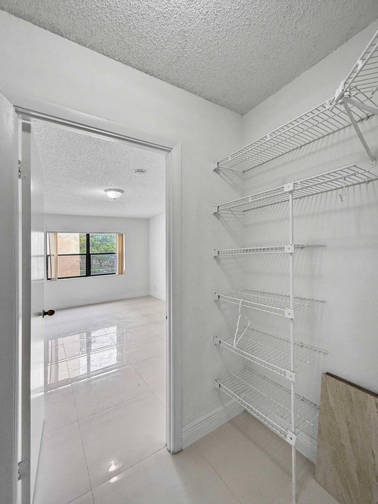 8290 Lake Drive, Unit 250, Doral, FL 33166 Photo