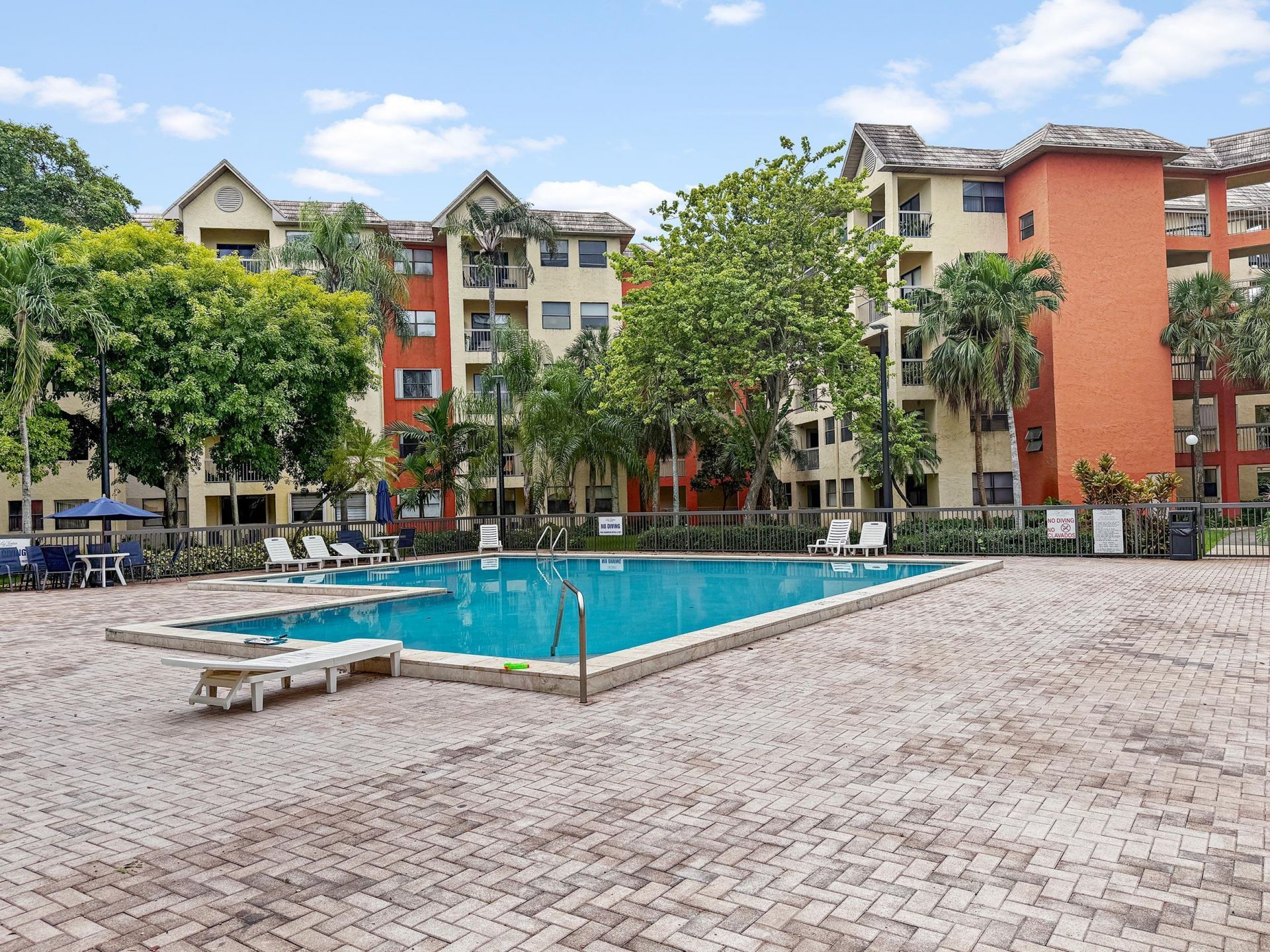 8290 Lake Drive, Unit 250, Doral, FL 33166 Photo