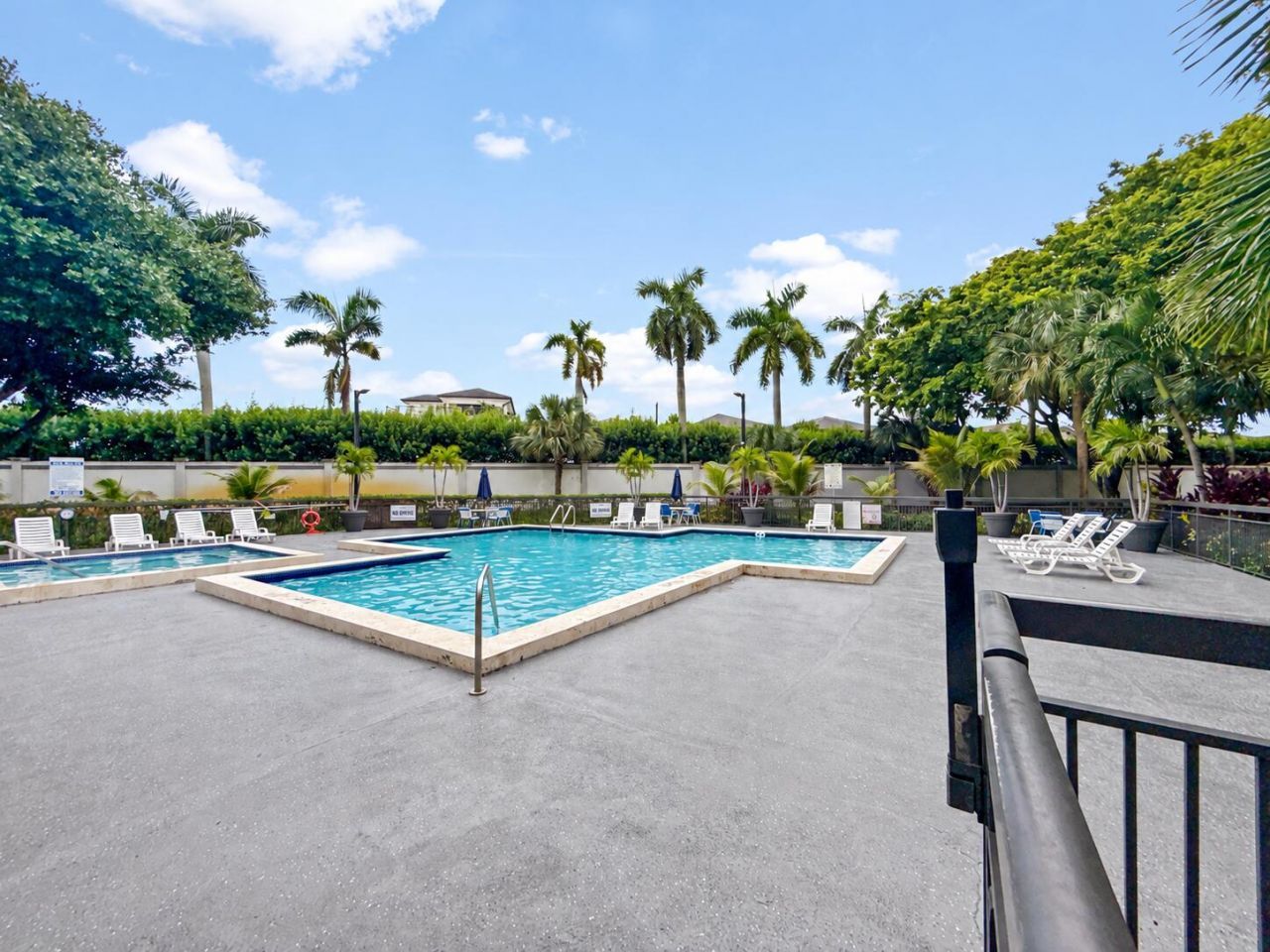 8290 Lake Drive, Unit 250, Doral, FL 33166 Photo