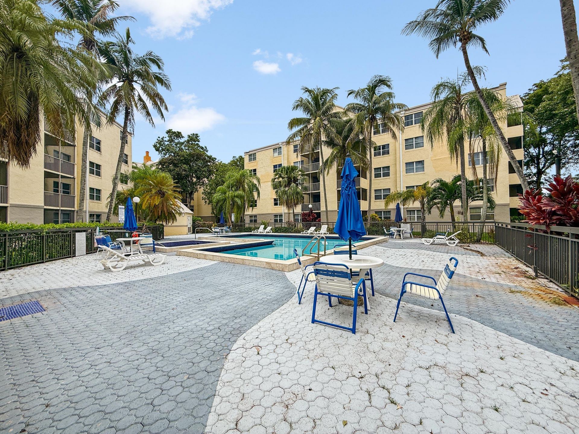 8290 Lake Drive, Unit 250, Doral, FL 33166 Photo
