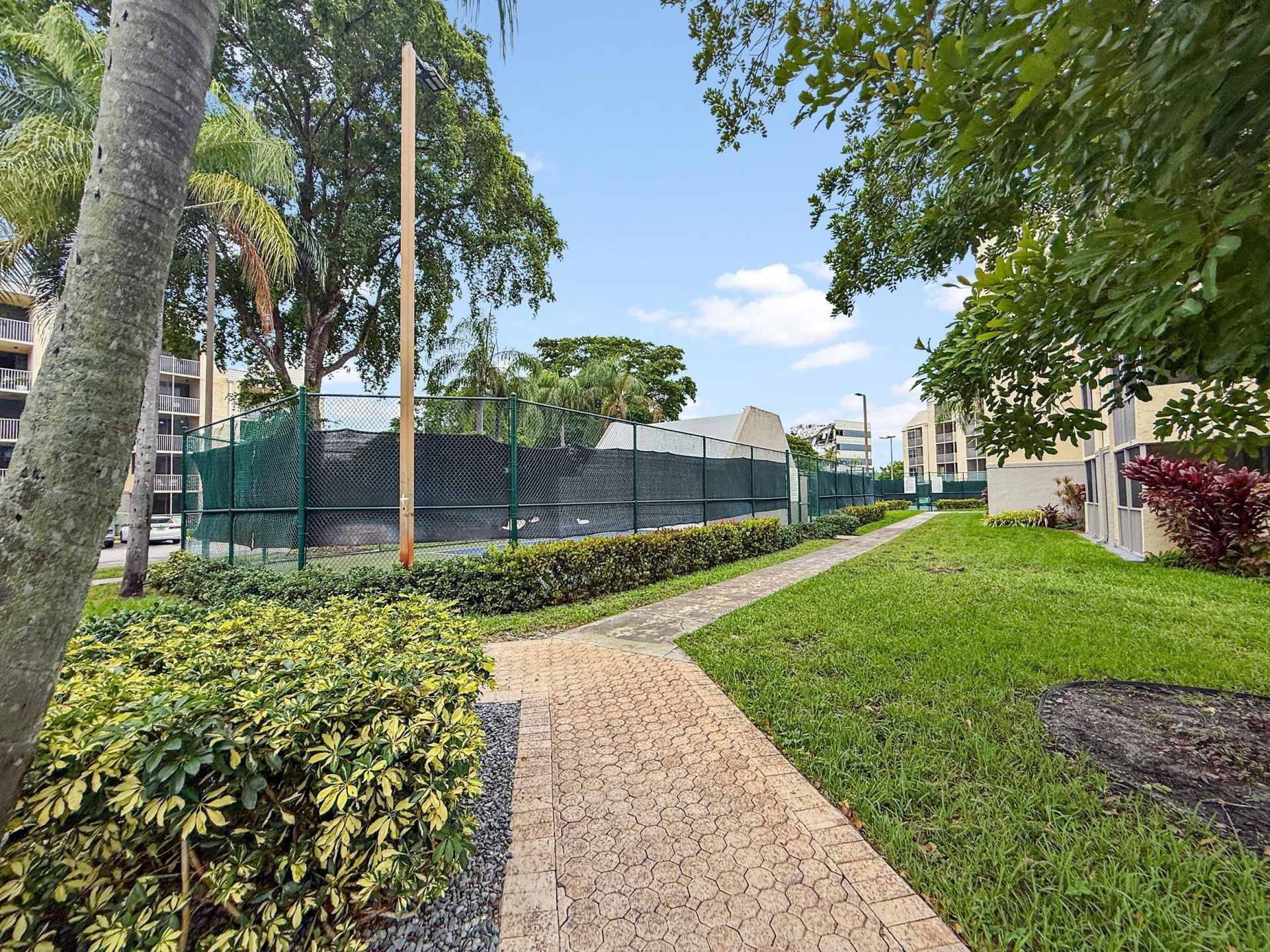 8290 Lake Drive, Unit 250, Doral, FL 33166 Photo