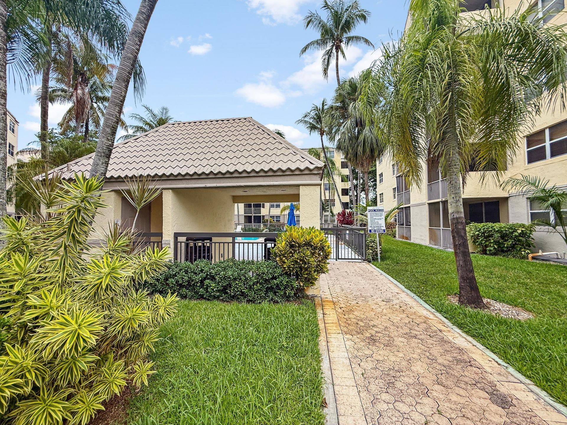 8290 Lake Drive, Unit 250, Doral, FL 33166 Photo