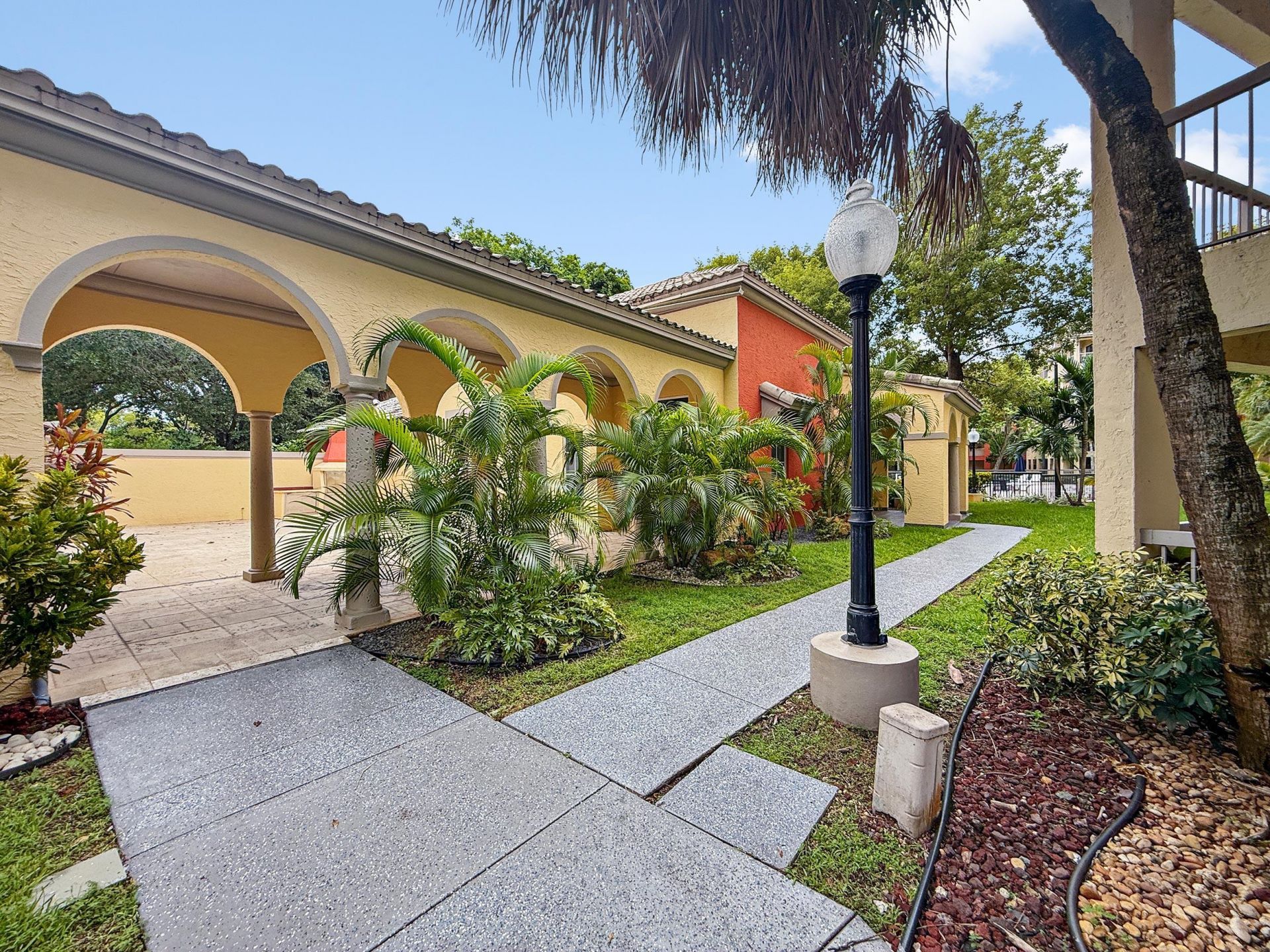 8290 Lake Drive, Unit 250, Doral, FL 33166 Photo