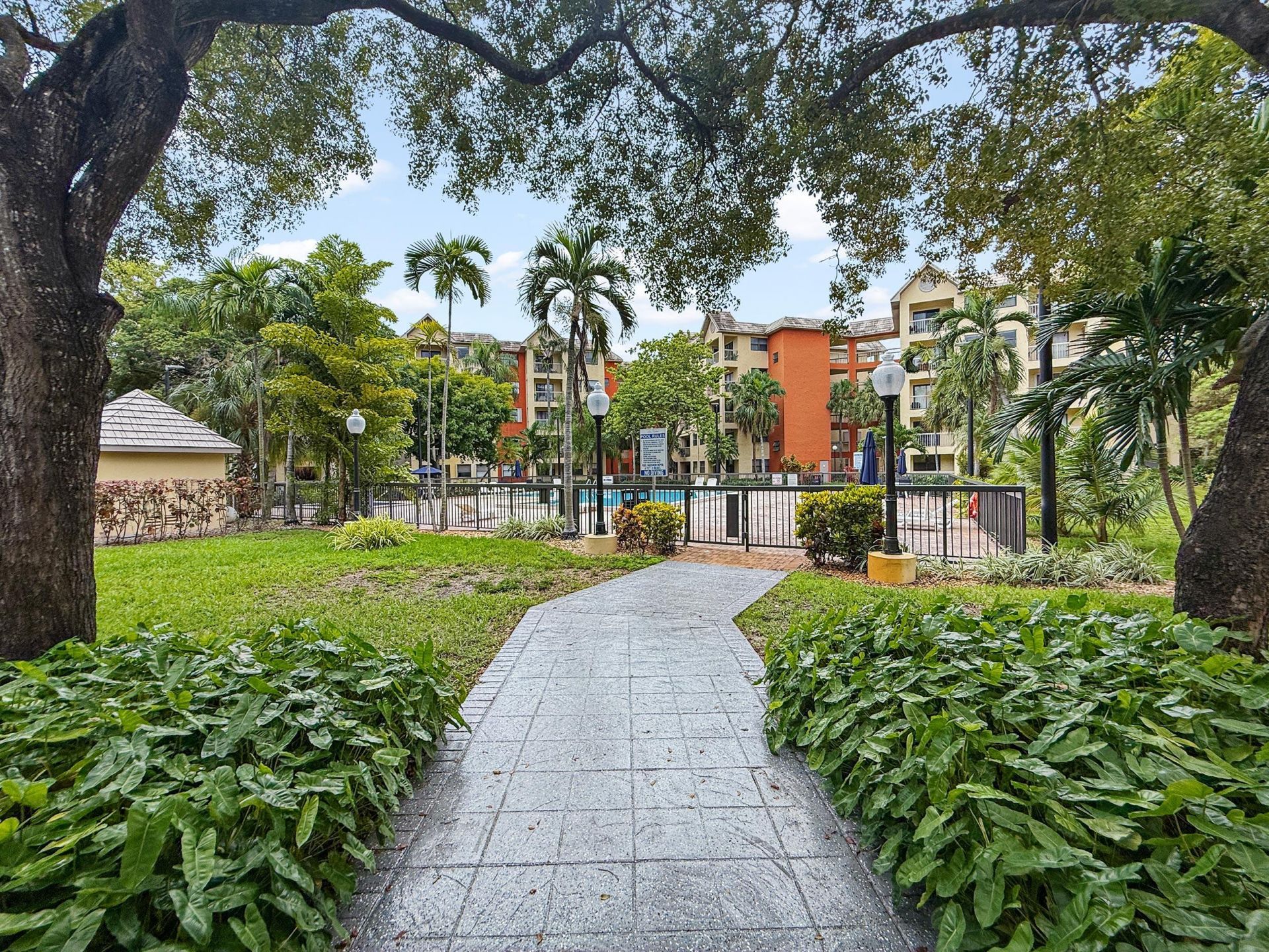 8290 Lake Drive, Unit 250, Doral, FL 33166 Photo