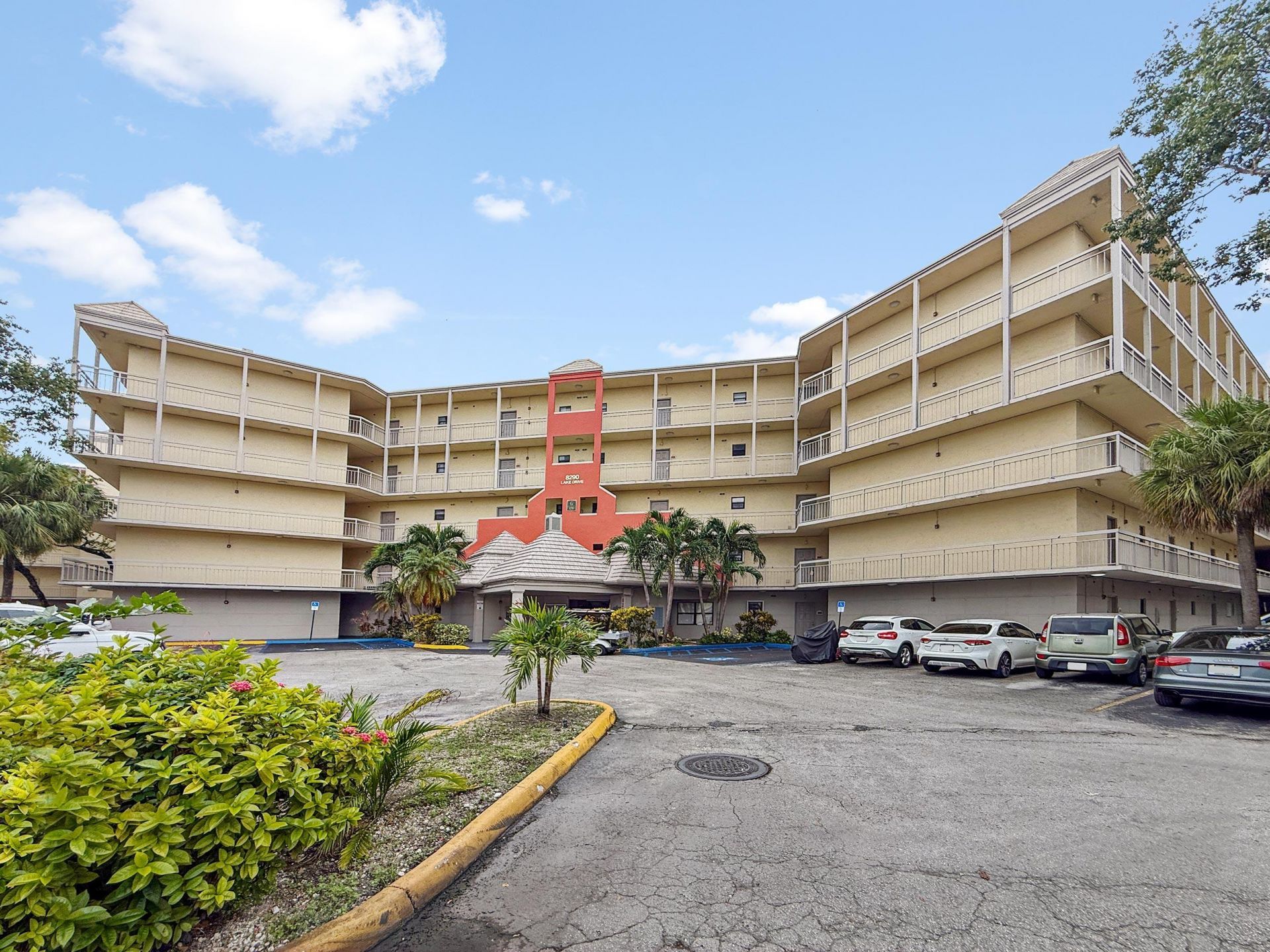 8290 Lake Drive, Unit 250, Doral, FL 33166 Photo