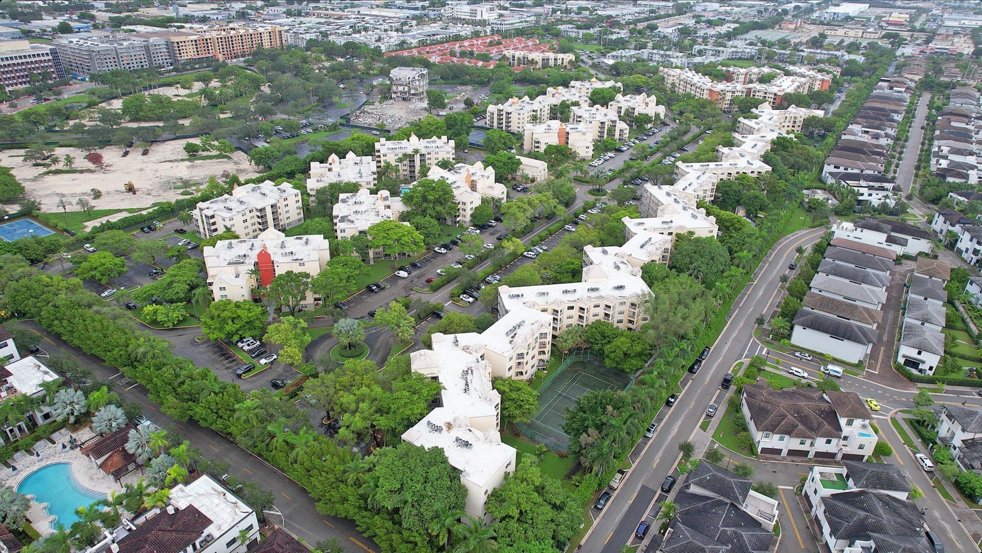 8290 Lake Drive, Unit 250, Doral, FL 33166 Photo