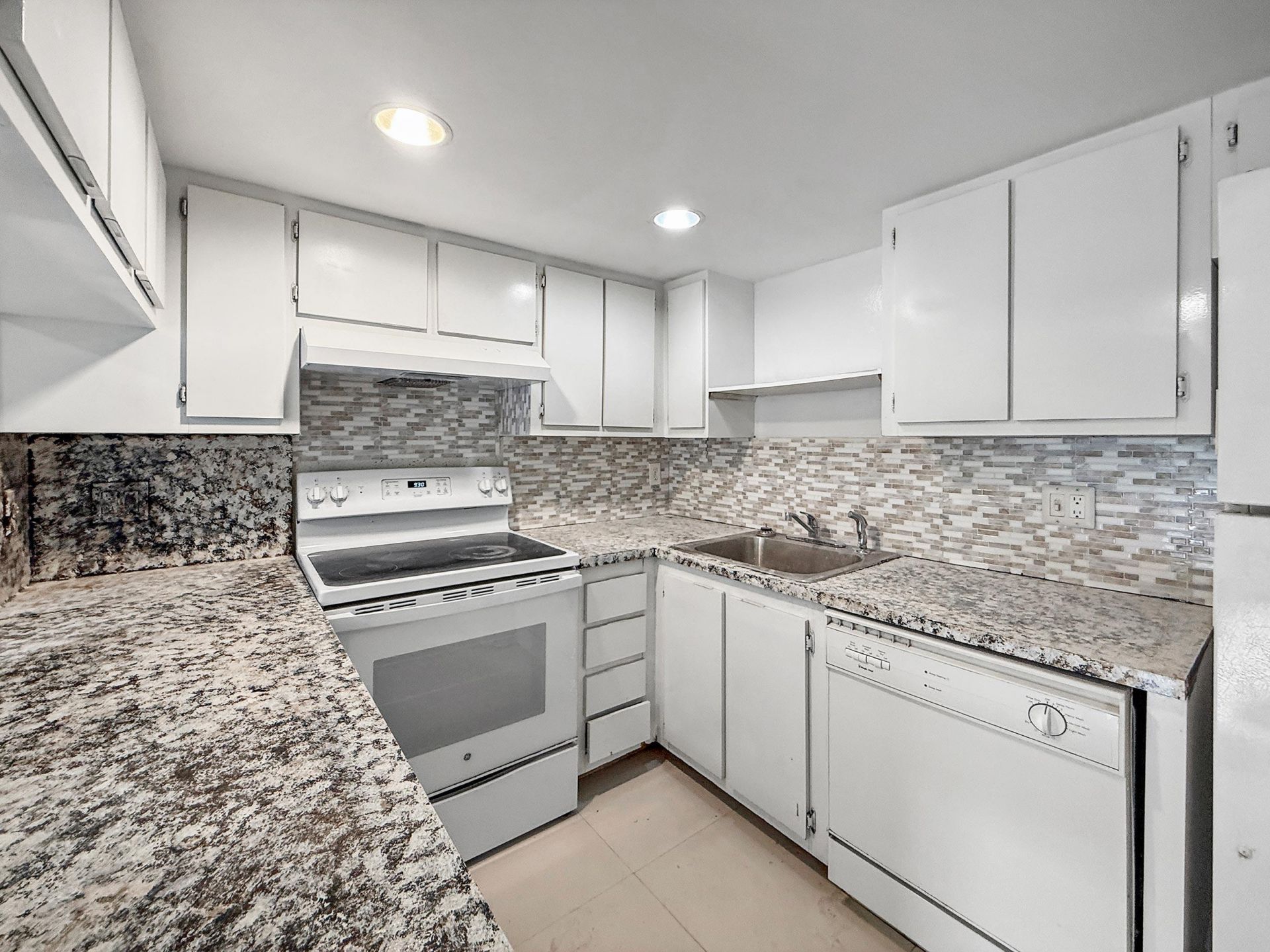 8290 Lake Drive, Unit 250, Doral, FL 33166 Photo