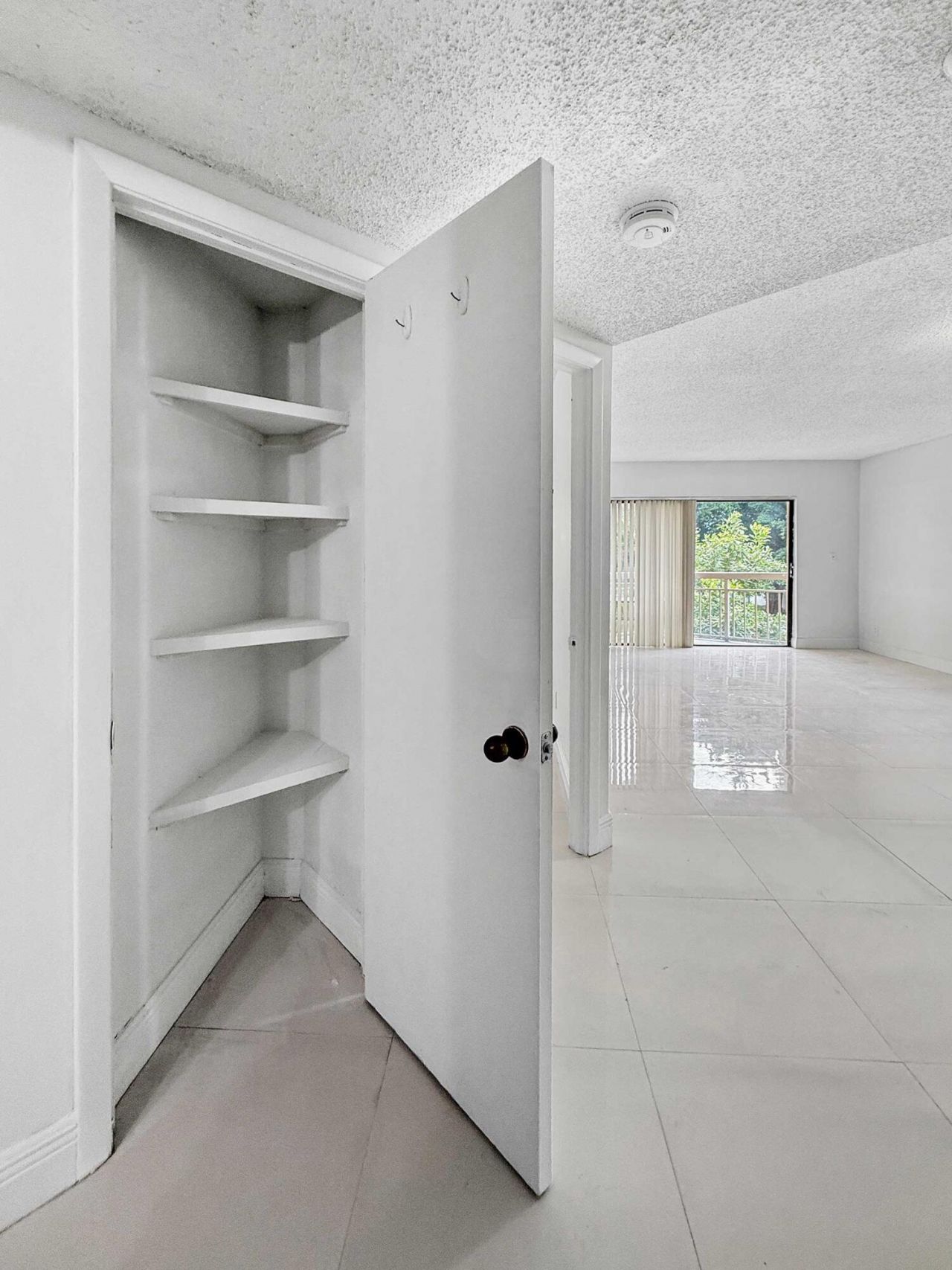 8290 Lake Drive, Unit 250, Doral, FL 33166 Photo